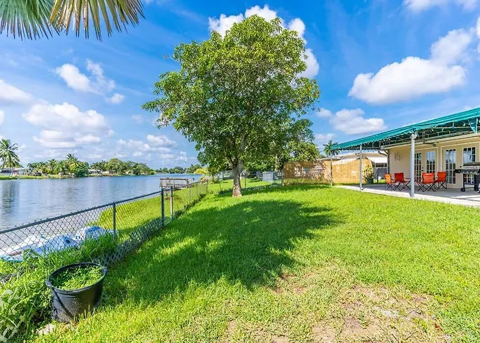 Private Lakefront Home In Miami/Pembroke