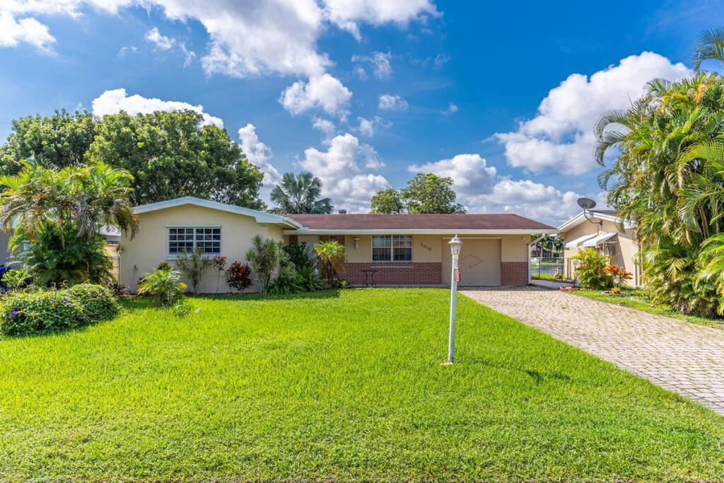 Private Lakefront In Miami/pembroke Pembroke Pines