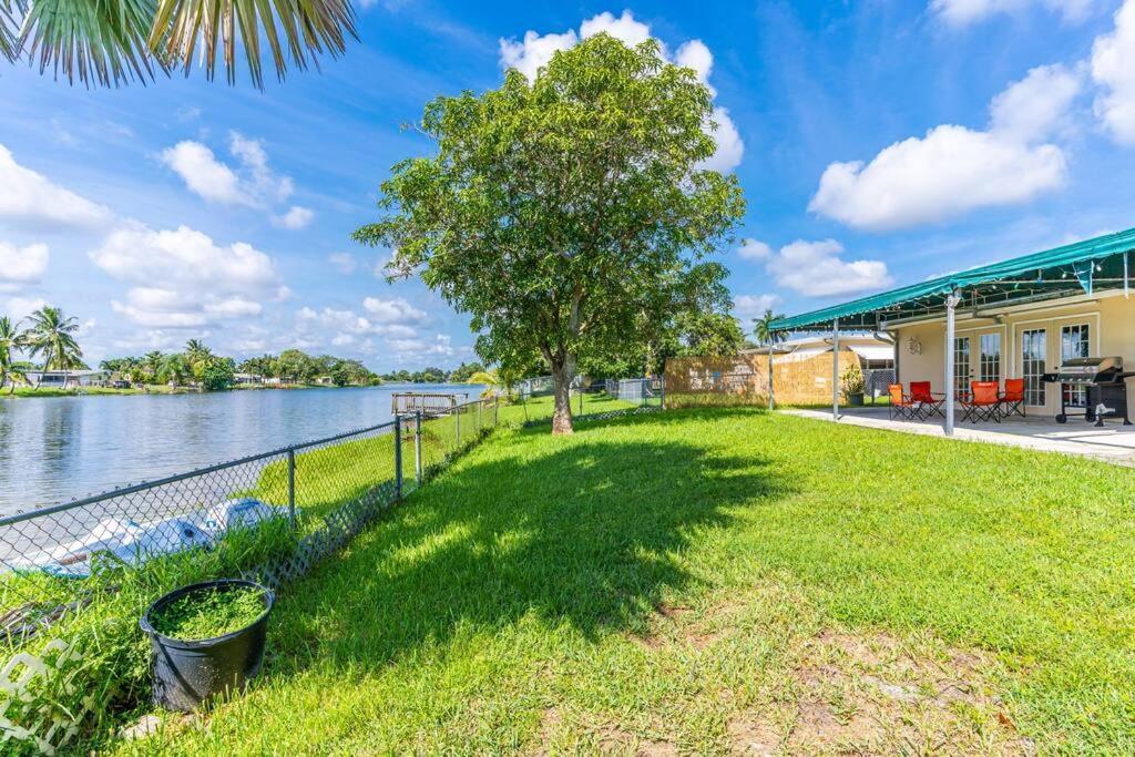 Private Lakefront In Miami/pembroke Pembroke Pines