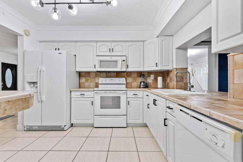 Private Lakefront In Miami/pembroke