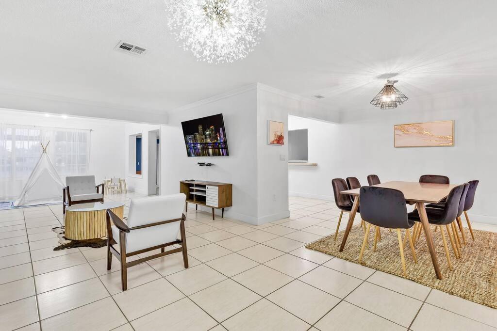 Private Lakefront In Miami/pembroke Holiday home Pembroke Pines