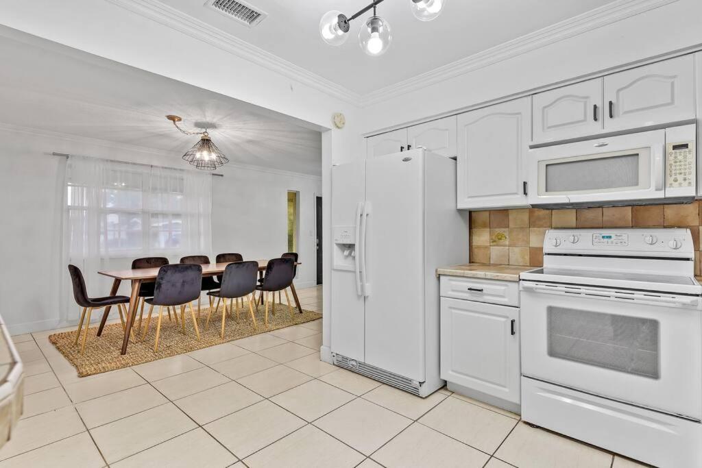 Private Lakefront In Miami/pembroke *