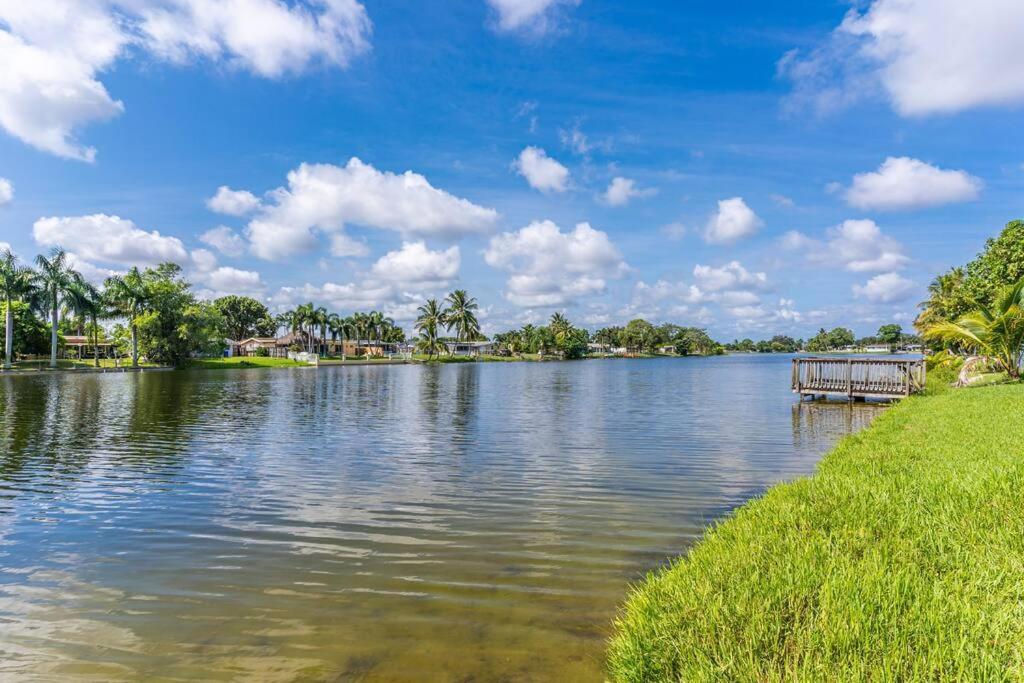 Private Lakefront In Miami/pembroke