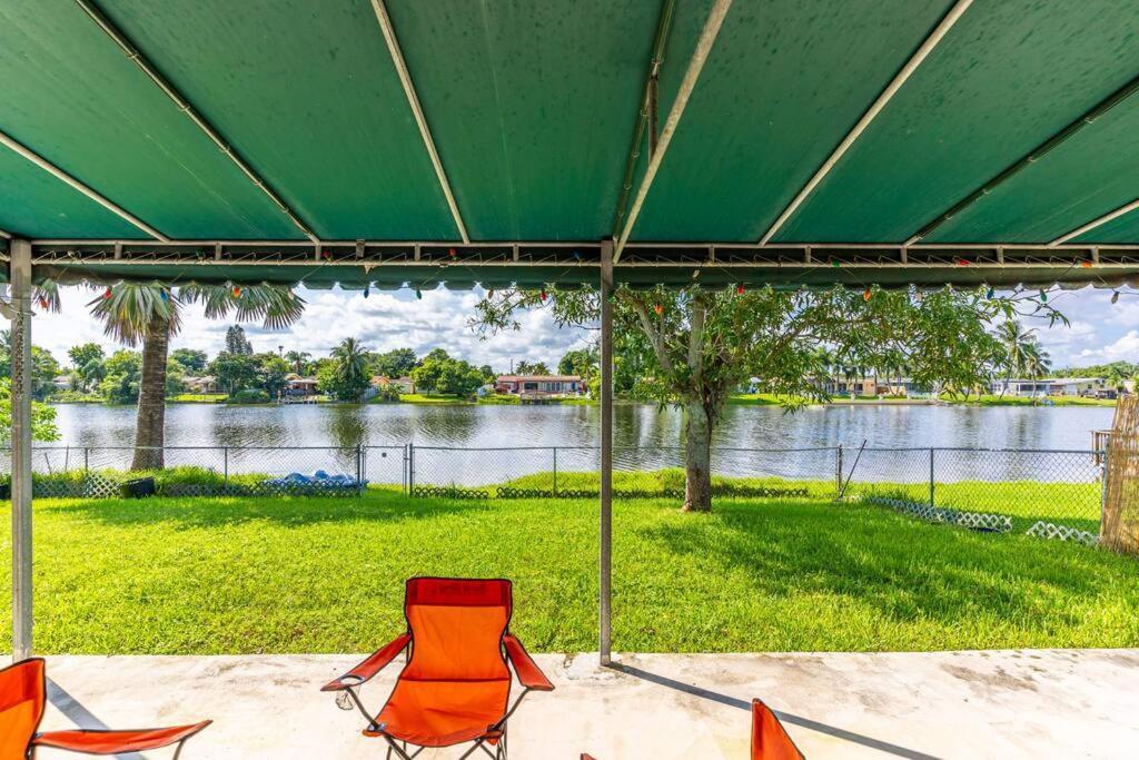 Private Lakefront In Miami/pembroke Pembroke Pines