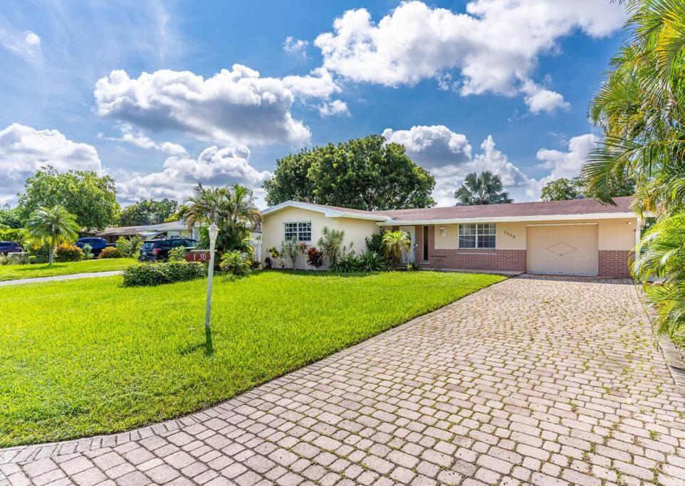 Private Lakefront In Miami/pembroke Pembroke Pines