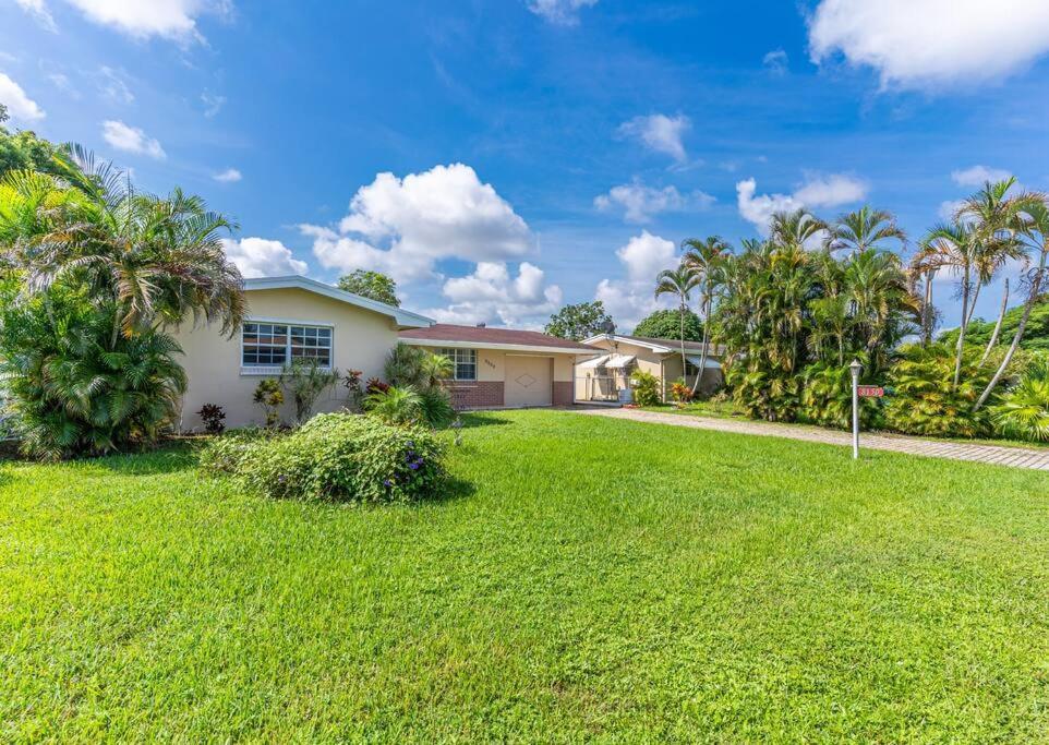 Private Lakefront In Miami/pembroke Pembroke Pines