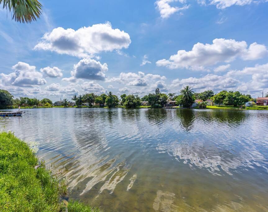 Private Lakefront In Miami/pembroke Holiday home Pembroke Pines