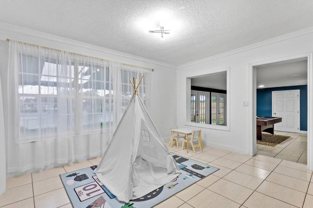 Private Lakefront In Miami/pembroke Pembroke Pines
