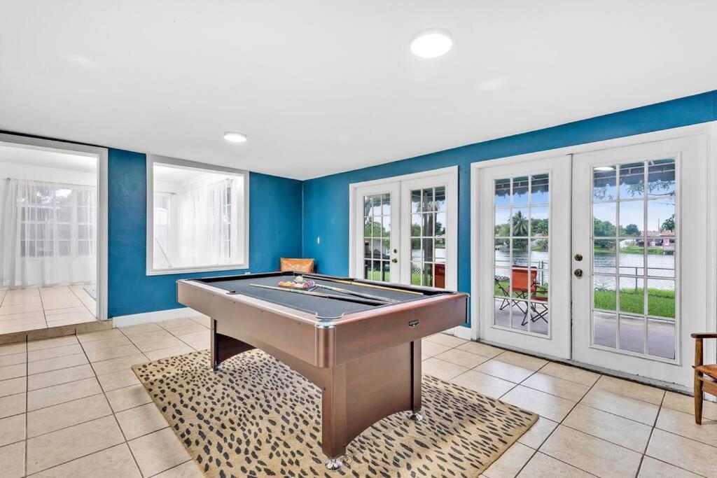 Private Lakefront In Miami/pembroke * Pembroke Pines