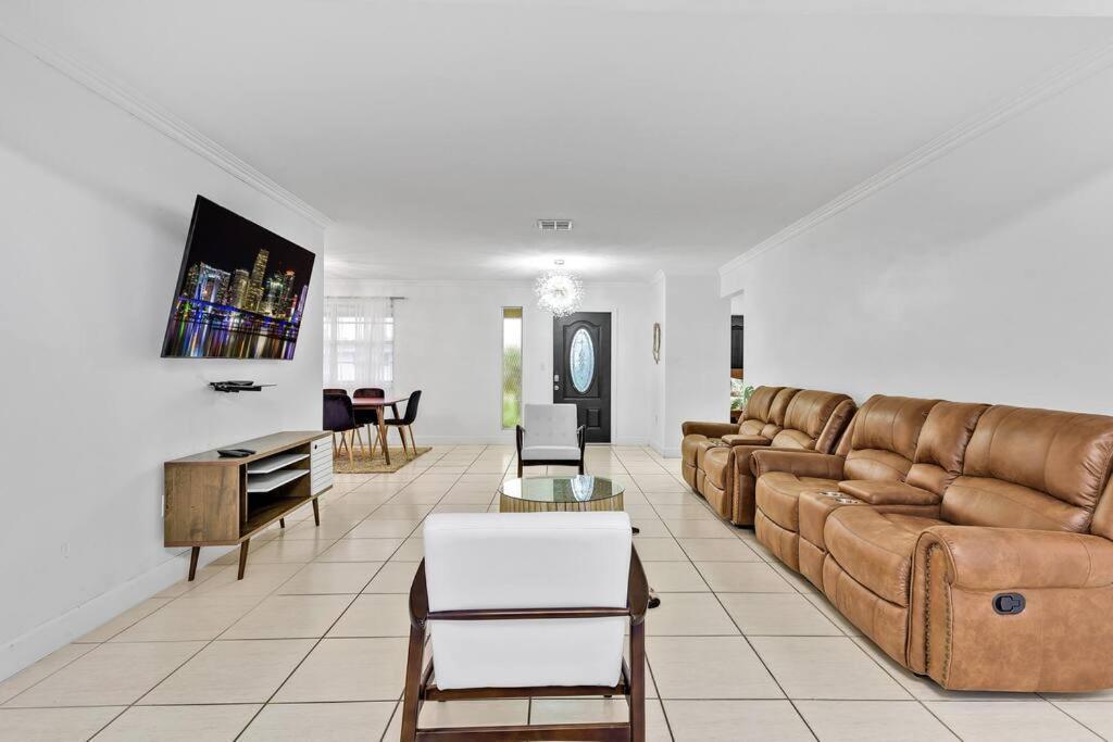 Private Lakefront In Miami/pembroke *